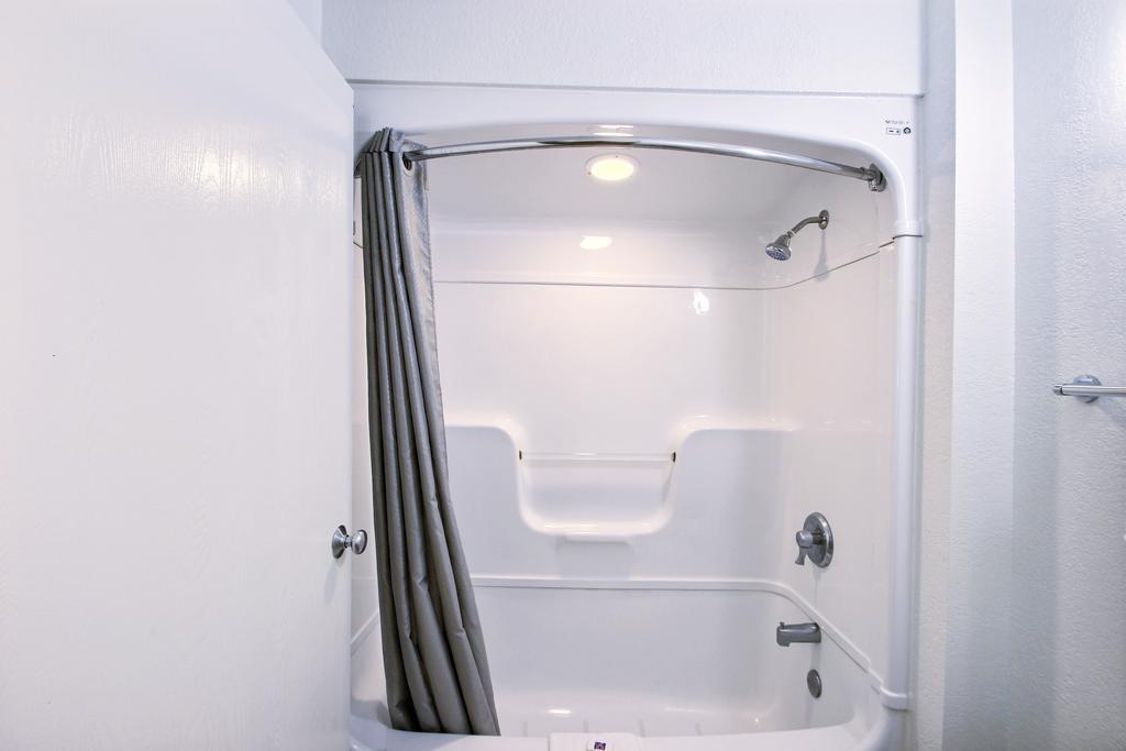 Motel 6 Milwaukee West - Брукфілд Номер фото