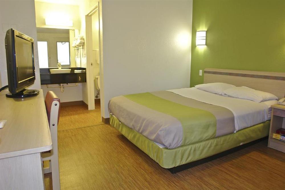 Motel 6 Milwaukee West - Брукфілд Номер фото