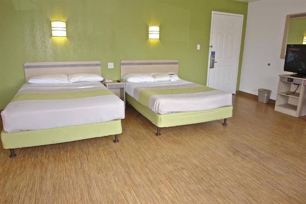 Motel 6 Milwaukee West - Брукфілд Номер фото